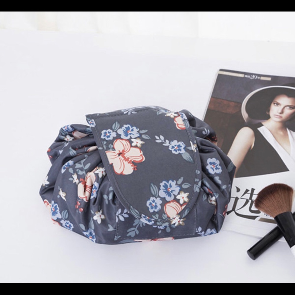 Large capacity nylon cosmetic bag
